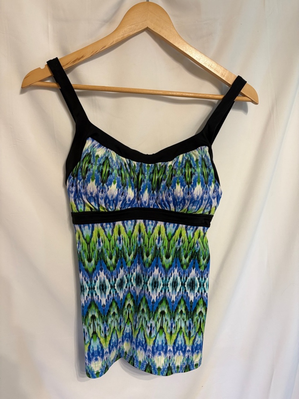 Caribbean Joe Blue, Green and Black Printed Women’s Swim Top SZ 10